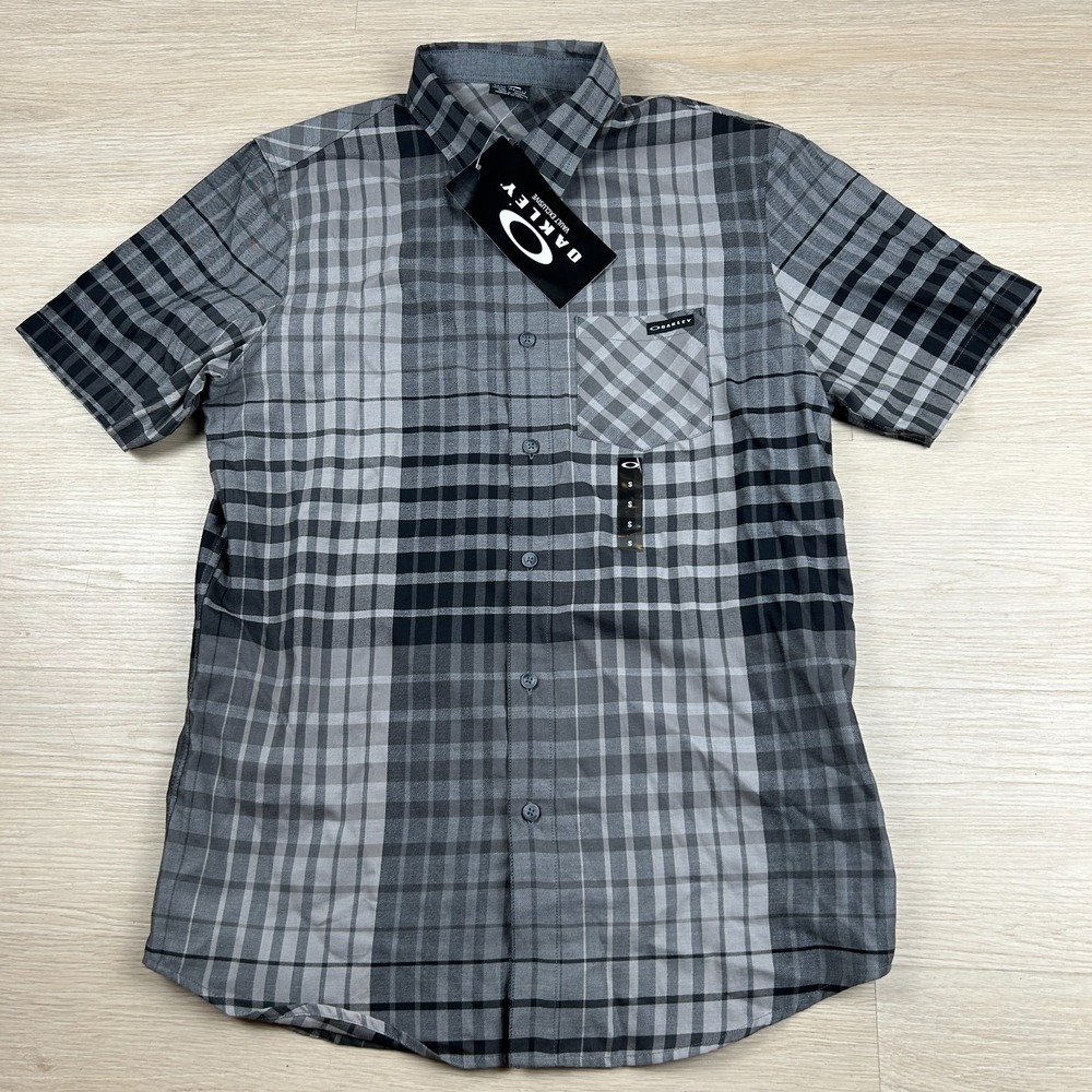 NWT Oakley Trenton Short Sleeve Plaid Button Up Shirt Mens Small Grey 401806OVT